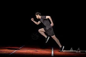 队记：文班休战2场后今日复出并替补出战，并有出场时间限制